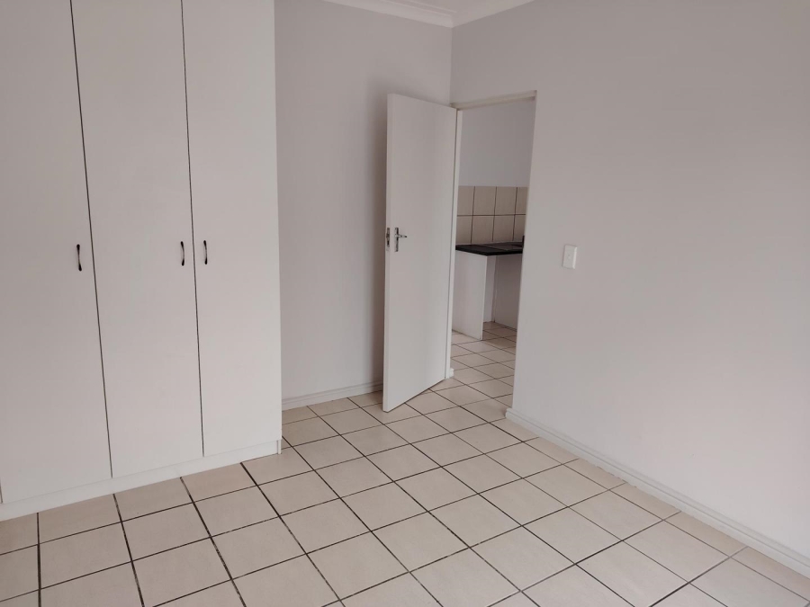 To Let 2 Bedroom Property for Rent in Buhrein Western Cape